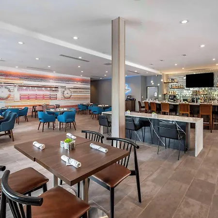 Hotel Cambria Airport 5*