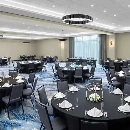 Fairfield By Marriott & Bellevue Hotel 3*