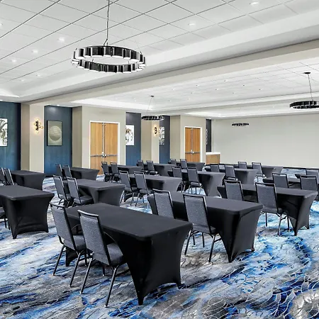 Hotel Fairfield By Marriott & Bellevue 3*