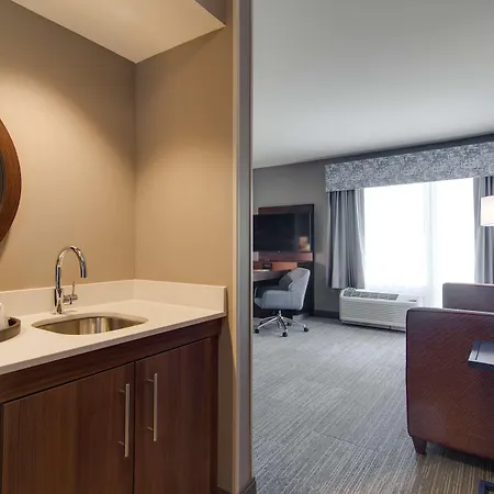 Hampton & By Hilton North Skyline Hotel
