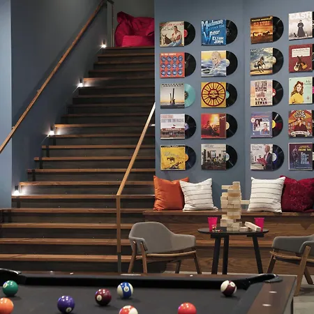 Moxy Vanderbilt Area Hotel 3*