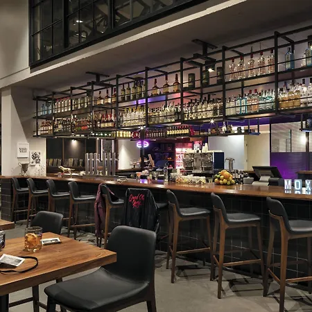 Moxy Vanderbilt Area Hotel 3*