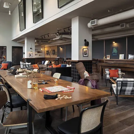 Moxy Vanderbilt Area
