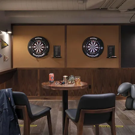 Moxy Vanderbilt Area 3*