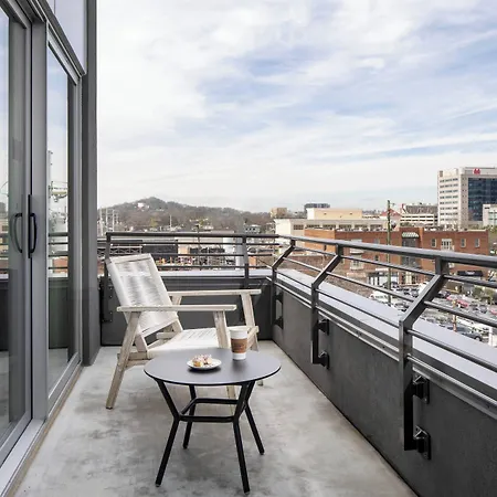 Hotel Moxy Vanderbilt Area