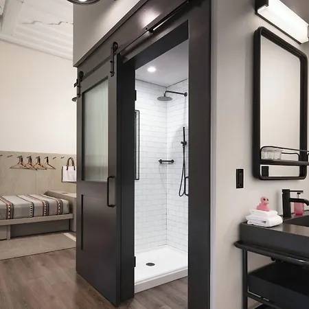 Moxy Vanderbilt Area 3* Nashville