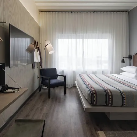 Hotel Moxy Vanderbilt Area