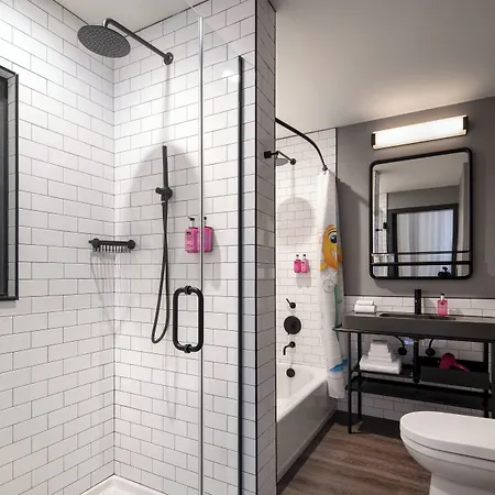 Hotel Moxy Vanderbilt Area 3*
