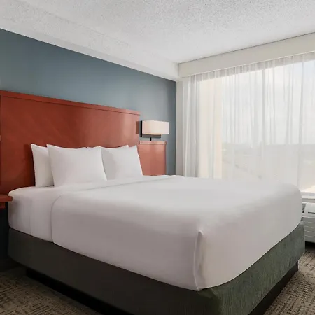 Hyatt Select Opryland 3*