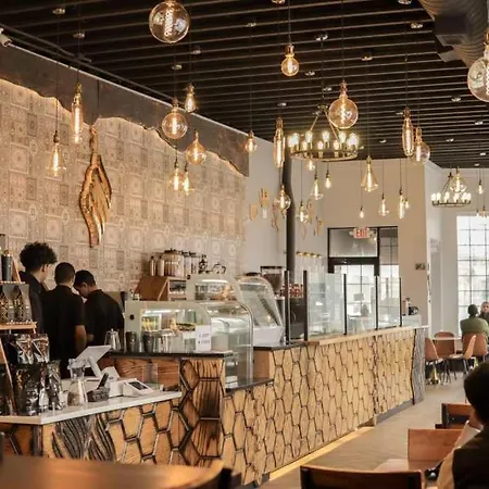 Holiday home Rooftop, Karaoke & Game Garage In East Nashville - 10 Min To Nissan Stadium, Garage, Ping Pong, Karaoke, Axe Throwing, Shuffleboard, 10 Mins To Broadway, 5 Mins To Five Points, Perfect For Bachelors Or Bachelorettes, 24 Hr Hospitality *