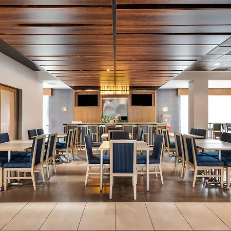Hampton By Hilton Airport Century Place 3*