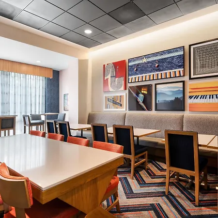 Hampton By Hilton Airport Century Place 3* Nashville
