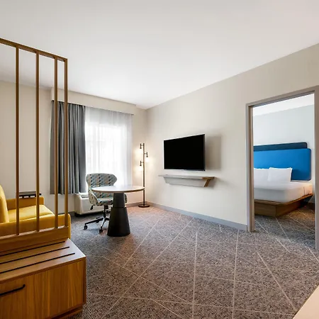 Hampton By Hilton Airport Century Place