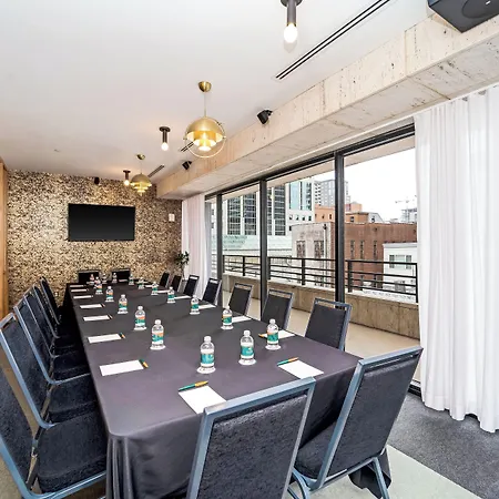 Fairlane Hotel 4*