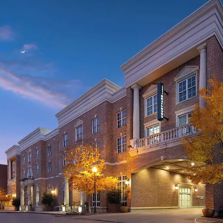 Courtyard By Marriott Hills Hotel