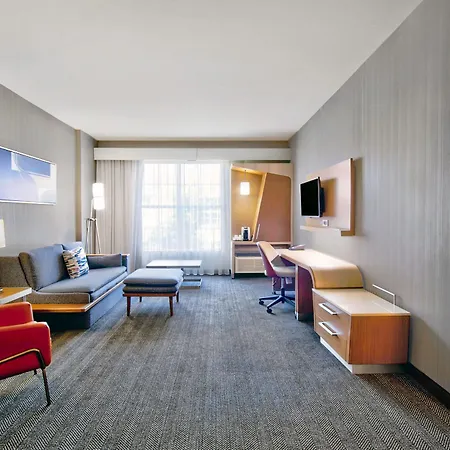 Courtyard By Marriott Hills 3*