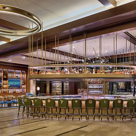 Omni Hotel 4*