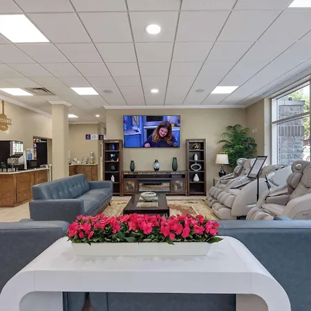 Comfort Downtown - Music Center Inn 4*