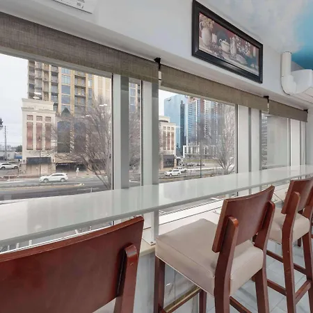 Comfort Downtown - Music Center Inn 4*