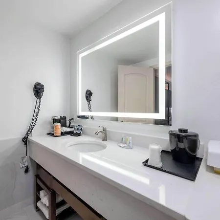 Comfort Downtown - Music Center Inn 4*