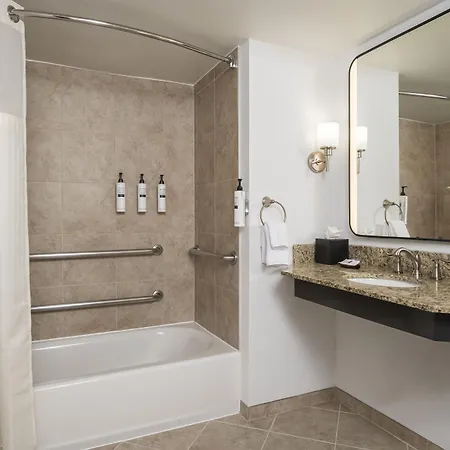 Hotel Embassy - At Vanderbilt 3*