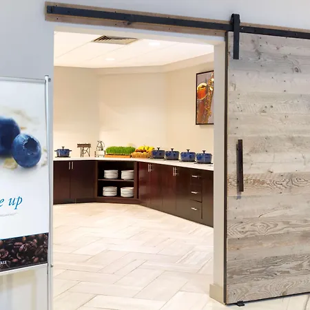 Hotel Doubletree By Hilton Airport Nashville