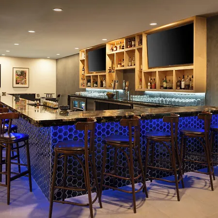 Delta By Marriott Airport 3*