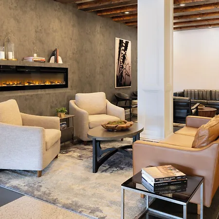 Hotel Delta By Marriott Airport 3*