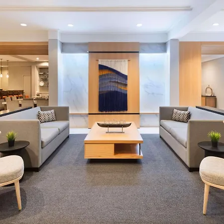 Radisson Airport Hotel 4*