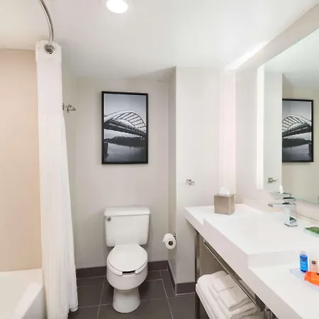 Hotel Radisson Airport 4*