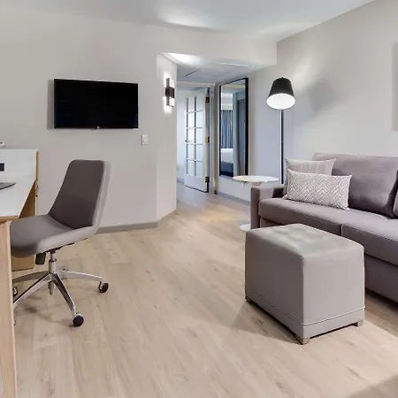 Hotel Radisson Airport 4*