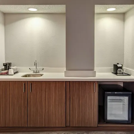 Courtyard By Marriott Vanderbilt West End Hotel