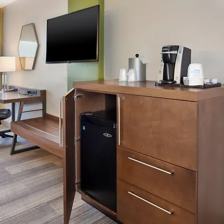 Express Airport By Ihg Nashville
