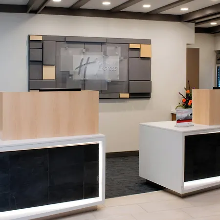 Hotel Express Airport By Ihg
