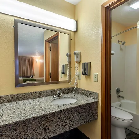 Econo North Motel