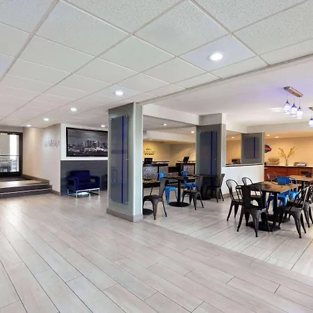 Baymont By Wyndham Airport 2*