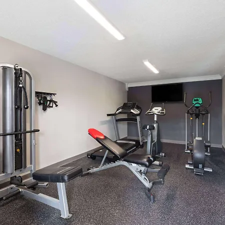 Hotel Baymont By Wyndham Airport Nashville
