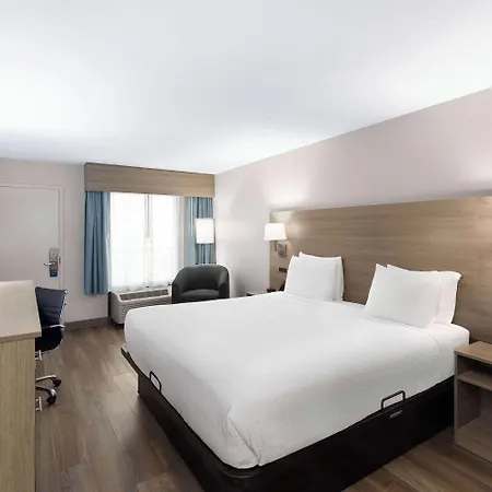 Baymont By Wyndham Airport 2*