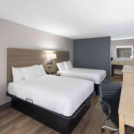 Hotel Baymont By Wyndham Airport