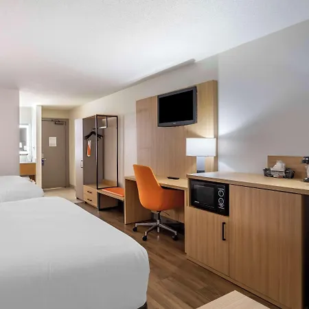 Comfort & Downtown - Stadium Hotel 4*