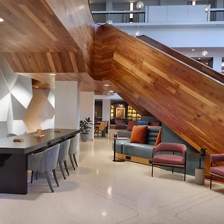 Sheraton Grand Downtown Hotel 4*