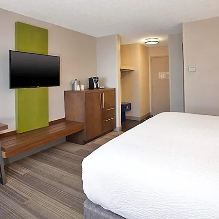 Hotel Express Airport By Ihg Nashville