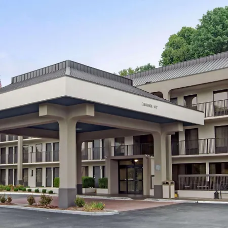 Hotel Baymont By Wyndham Airport 2*