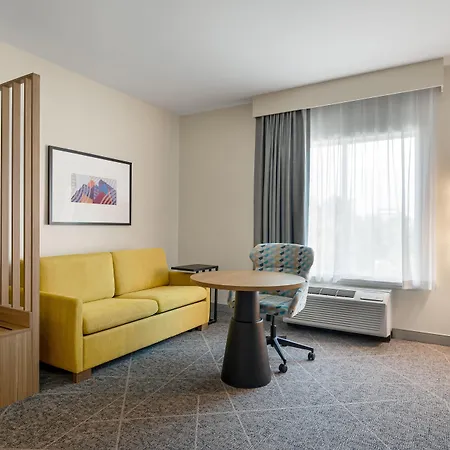 Hampton By Hilton Airport Century Place