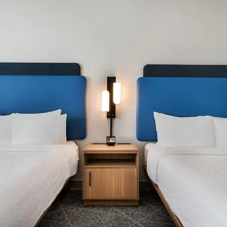 Hotel Hampton By Hilton Airport Century Place