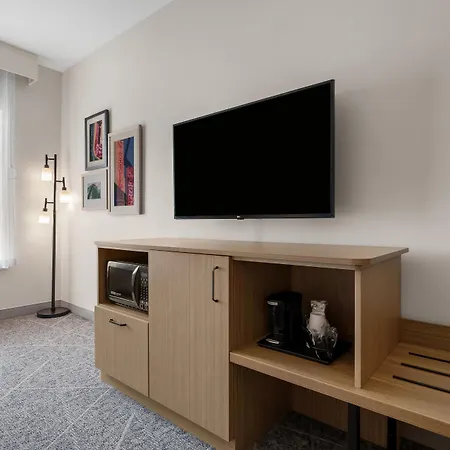 Hotel Hampton By Hilton Airport Century Place