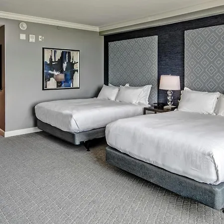 Hilton Hills Hotel 4*