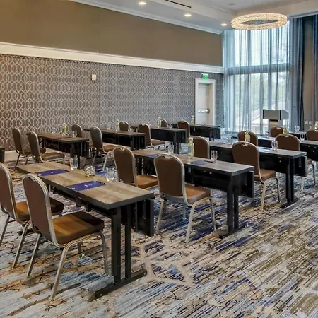 Hilton Hills Hotel 4*