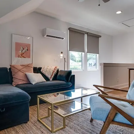 Charming East Nash Retreat, Walk To Dining Faves, Cozy Den, Workspace And Smart Tvs, Plush Velvet Sofa, Full Kitchen & Garage, Near Mas Tacos & Five Points, 10 Min To Broadway, 24 Hr Hospitality * Nashville