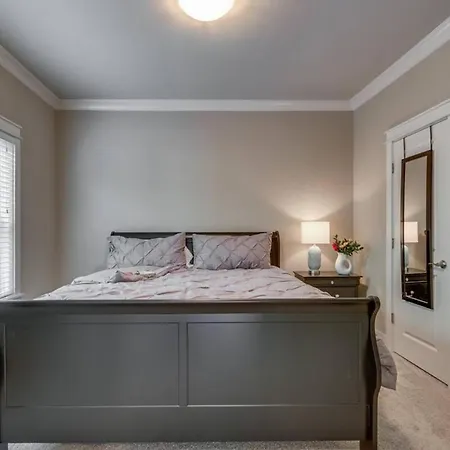 Spacious 4 King Belmont 2 Living Walk To Belmont & Vanderbilt Large Dining Table Smart Tvs Parking 24 Hr Hospitality Near Music Row & The Gulch 2 Miles To Broadway Holiday home *